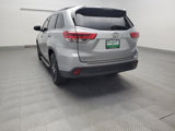 Used 2017 Toyota Highlander SE image 6
