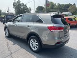 Used 2017 Kia Sorento LX w/ LX Convenience Package image 4