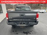 Used 2017 Toyota Tacoma SR image 5