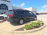 Used 2022 Chrysler Pacifica Touring-L image 5