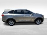 Used 2017 Kia Sorento L image 4