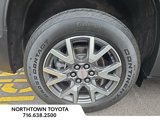 Used 2022 GMC Acadia SLT w/ Preferred Package image 4