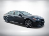 Used 2020 Toyota Camry SE image 2