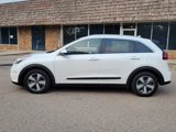 Used 2017 Kia Niro LX image 2