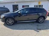 Used 2018 Volvo V60 T5 Cross Country w/ Convenience Package image 3