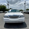 Used 2005 Lincoln Town Car Signature Limited image 2