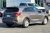 Used 2020 Kia Sorento LX image 2