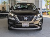 Used 2021 Nissan Rogue SV image 2