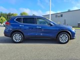 Used 2017 Nissan Rogue SV image 3