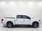Used 2018 Nissan Titan SV w/ SV Convenience Package image 4