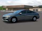 New 2025 Hyundai Elantra SE image 2