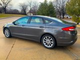 Used 2017 Ford Fusion SE image 5