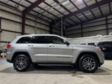 Used 2018 Jeep Grand Cherokee Laredo image 4