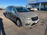 Used 2022 Chrysler Pacifica Touring-L image 3
