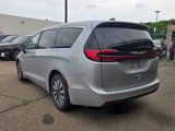 Used 2023 Chrysler Pacifica Limited image 4