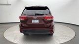 Used 2019 Toyota Highlander SE image 3