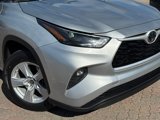 Used 2024 Toyota Highlander LE image 3