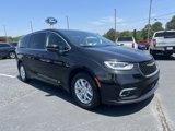 Used 2023 Chrysler Pacifica Touring-L image 4