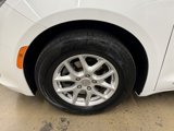 Used 2020 Chrysler Pacifica Touring-L image 6