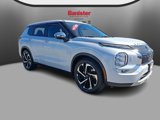 Used 2022 Mitsubishi Outlander SE image 3