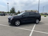 Used 2024 GMC Terrain SLE image 2