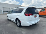 Used 2017 Chrysler Pacifica Touring-L image 6