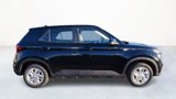 Used 2022 Hyundai Venue SE image 2