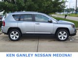 Used 2017 Jeep Compass Latitude image 2