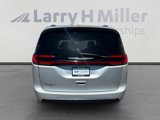 Used 2022 Chrysler Pacifica Touring-L image 4
