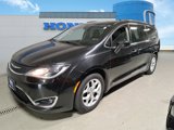 Used 2018 Chrysler Pacifica Touring-L w/ Tire & Wheel Group image 2