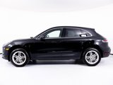 Certified 2022 Porsche Macan image 2