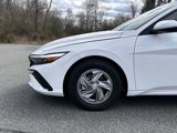 Used 2024 Hyundai Elantra SE image 2