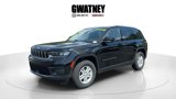 Used 2023 Jeep Grand Cherokee Laredo image 3