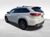 Used 2018 Toyota Highlander SE image 3