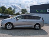 Used 2017 Chrysler Pacifica Touring-L image 2