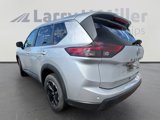 Used 2024 Nissan Rogue SV image 2