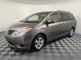 Used 2017 Toyota Sienna LE image 2