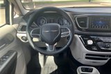 Used 2018 Chrysler Pacifica Touring-L image 5