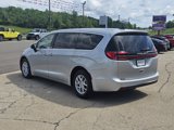 Used 2023 Chrysler Pacifica Touring-L image 3