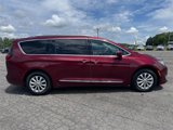 Used 2019 Chrysler Pacifica Touring-L image 6
