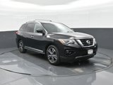Used 2017 Nissan Pathfinder Platinum image 2