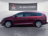 Used 2018 Chrysler Pacifica Touring-L Plus image 2