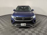 Used 2022 Volkswagen Taos SE w/ Panoramic Sunroof Package image 2