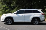 Used 2017 Toyota Highlander XLE image 3