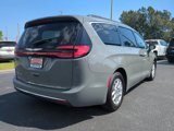 Used 2022 Chrysler Pacifica Touring-L image 4