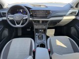 Used 2022 Volkswagen Taos SE image 2