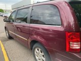 Used 2009 Chrysler Town & Country Touring image 3