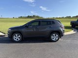 Used 2018 Jeep Compass Latitude image 2