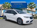 New 2025 Chrysler Pacifica Select image 2