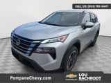 Used 2024 Nissan Rogue SV image 2